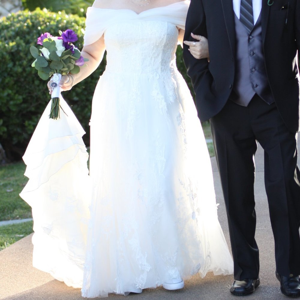 Melissa Sweet Trailing Floral Lace Wedding Gown & Veil, Size 14, Ivory